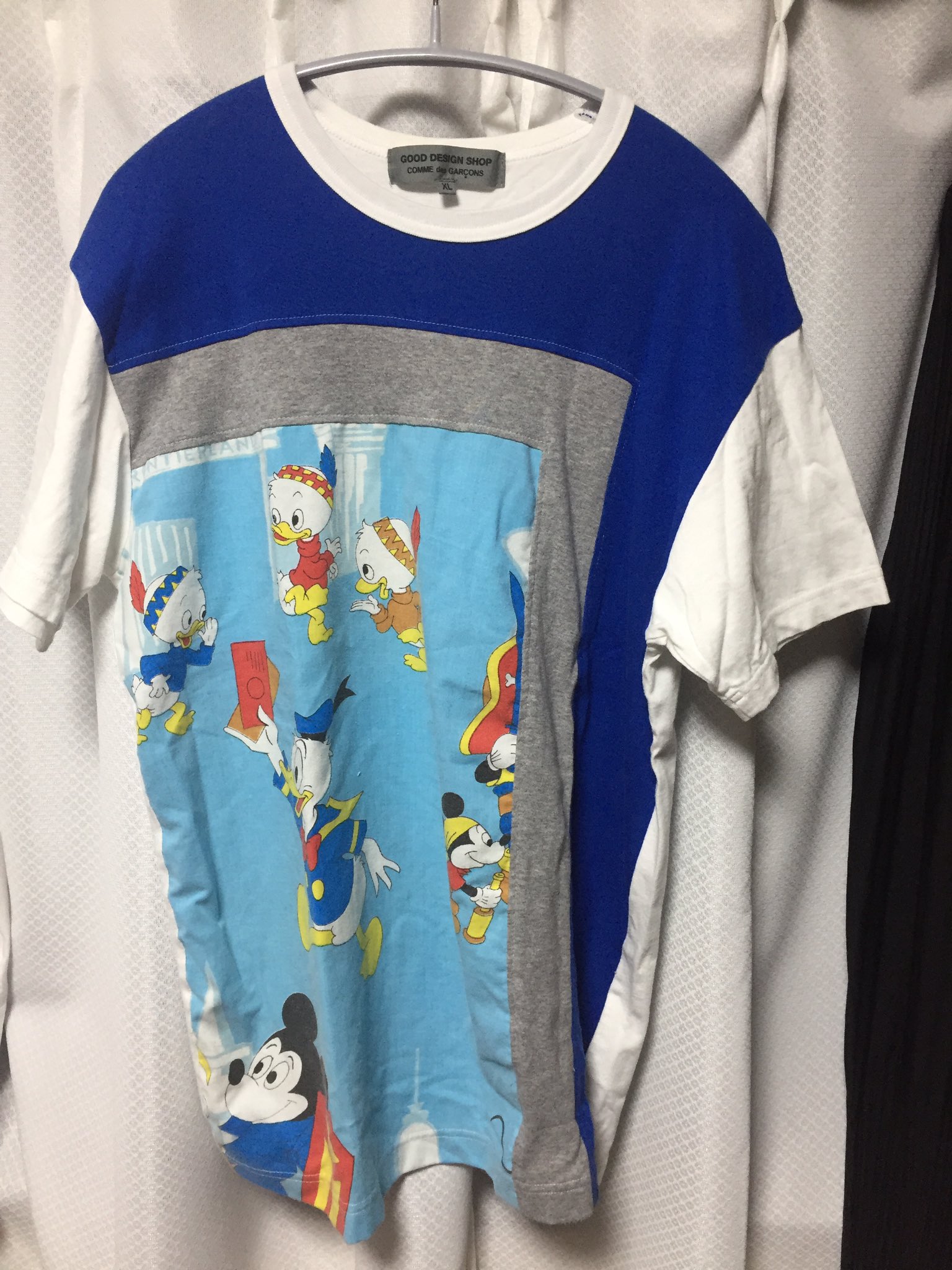 インファマスオ インファマスオなんでこれ買ったんだろうシリーズ コムデギャルソンのtシャツ 元カノとディズニー 行く用に購入 海外のヴィンテージベッドシーツをリメイクしたもの しかしどこか絵柄が不穏でサイケデリック もうディズニーには一生