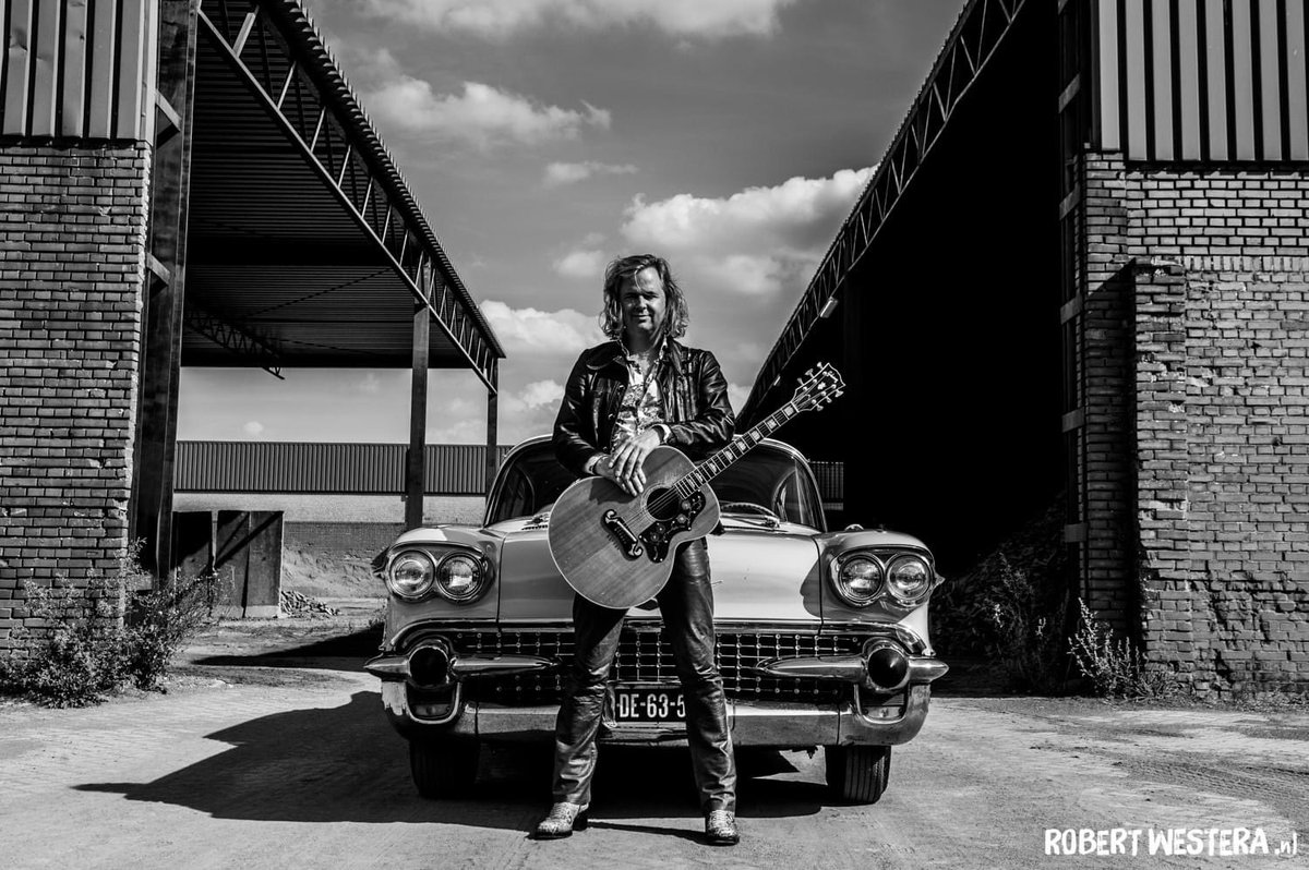 ErwinNyhoff's tweet photo. CORONA CADILLAC CONCERTS ! 
Mini-optredens gespeeld bij mijn Cadillac.Hit&amp;Run.Ik kom aanrijden, parkeergelegenheid is geregeld,jarige/jubilaris(evt anders) staat/zit klaar.Ik speel een paar nummers.Op de foto,doen bakkie en klaar! Interesse? info@erwinnyhoff.nl 0629504441 RT aub https://t.co/OFXn20RyiS