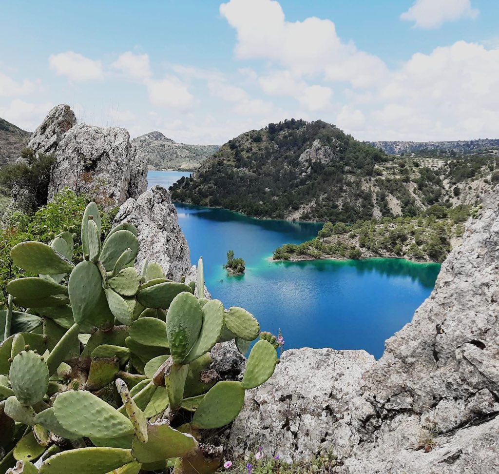 Entramos en la #Fase1 de la #desescalada y #Castril nos recibe con este bonito tiempo de #primavera. 

El Parque Natural #SierraDeCastril es uno de los lugares con más encanto de la provincia de #Granada. ¿Lo has visitado alguna vez? 

📸 M.Ángeles Sánchez
#CastrilTurismoNatural
