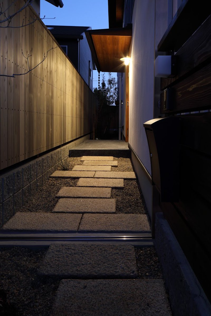 シーエッチ建築工房 おかえりなさい の しつらえ 家族が帰宅する人の顔を見て おかえりなさい と言うように 家もそんなふうに出迎えてほしい そっぽ向いてぶっきらぼうに ただ玄関に帰るの