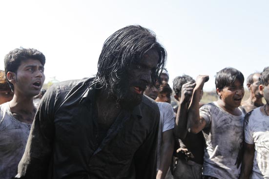 Paatal Lok has prolific actors in the lead including  @Jaiahlawat and  @NeerajKabi1 steering the show to its greater heights. Seen here is Jaideep portraying his most iconic role, Shahid Khan in GoW. But did you know Neeraj Kabi essayed Mahatma Gandhi in the series Samvidhaan?