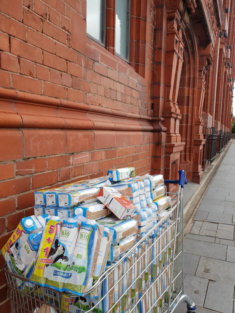 TheFlorrie's tweet photo. We are outside the Florrie if anyone needs any free milk. Come and help yourself. ❤🙏🏾 https://t.co/BGJSDFYWGF