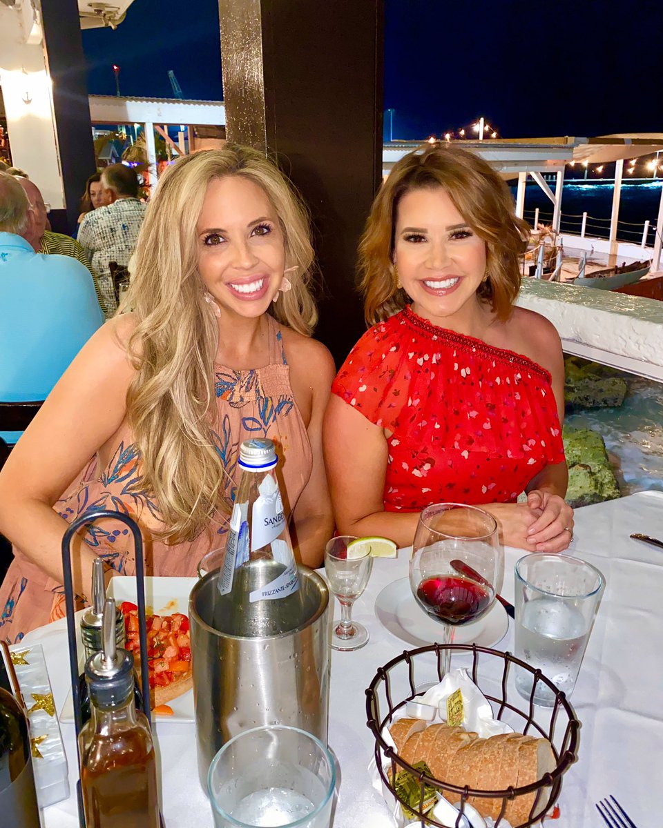 KaraSewellTV's tweet photo. #LastNormalPicture is trending so, @News8Daybreak wants to see yours. 📸 Send us the last pic you took before #pandemic lock down started. Here’s mine —> professionally our LAST #PartyonthePlaza 😭...personally, I was in Grand Cayman for a bachelorette party. #IAmUp #WFAA https://t.co/6FJSEZwryU