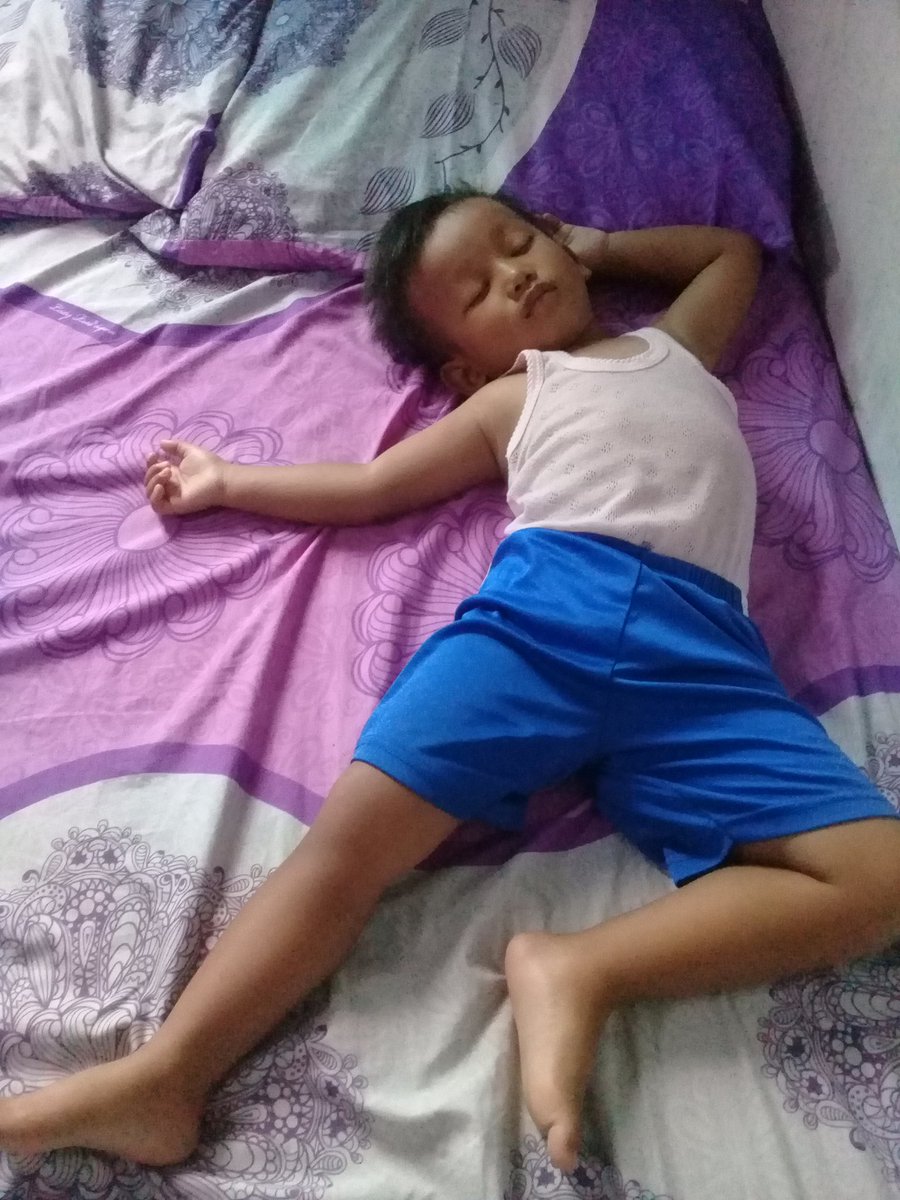 Abi tidurnya pules banget.