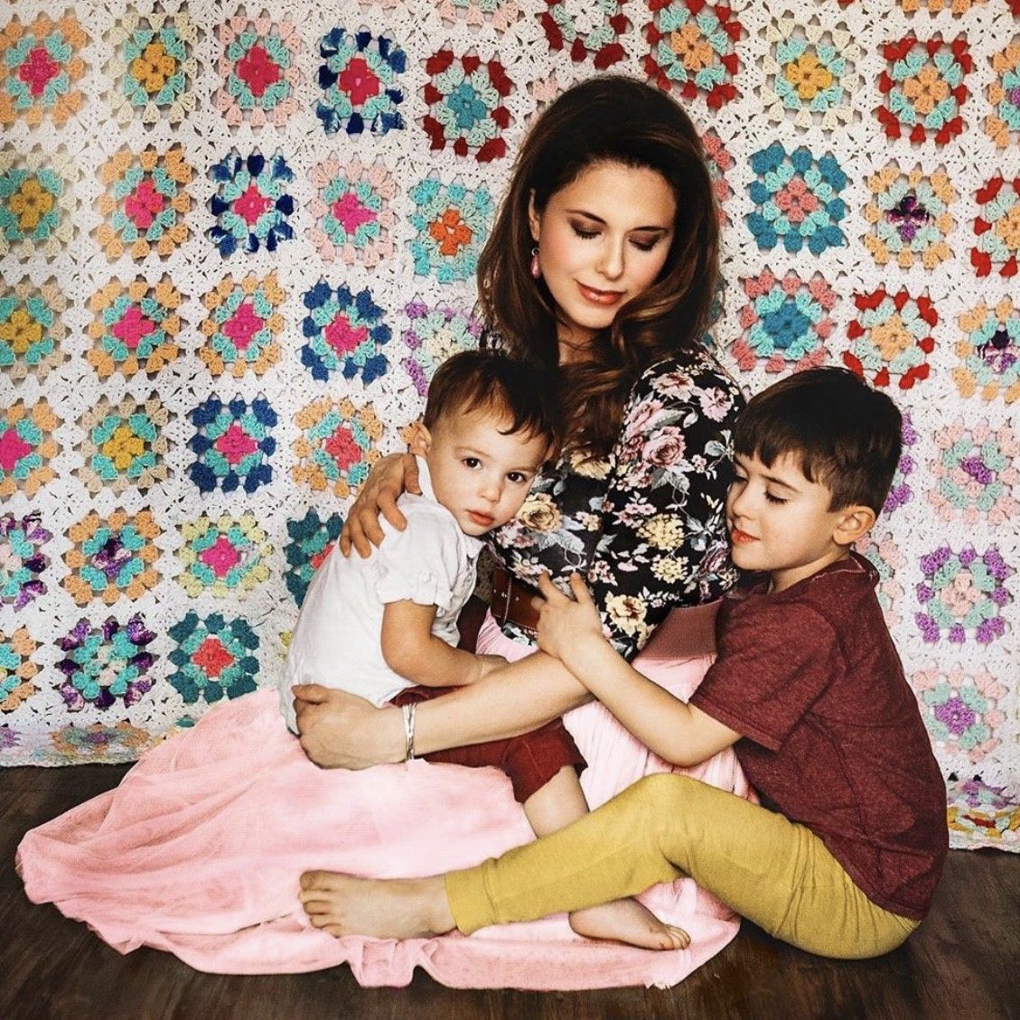 CuddleBright's tweet photo. Our #CuddleBrightMom is Kelly (@kellyalbertsphotography), mama to 2 sweet boys! Kelly is a #photographer who believes you should “Fill your life with adventure, not things” &amp; we can see this viewpoint in the playful, adventurous, &amp; simple moments with her #family that she shares. https://t.co/DzzCR9W9tH