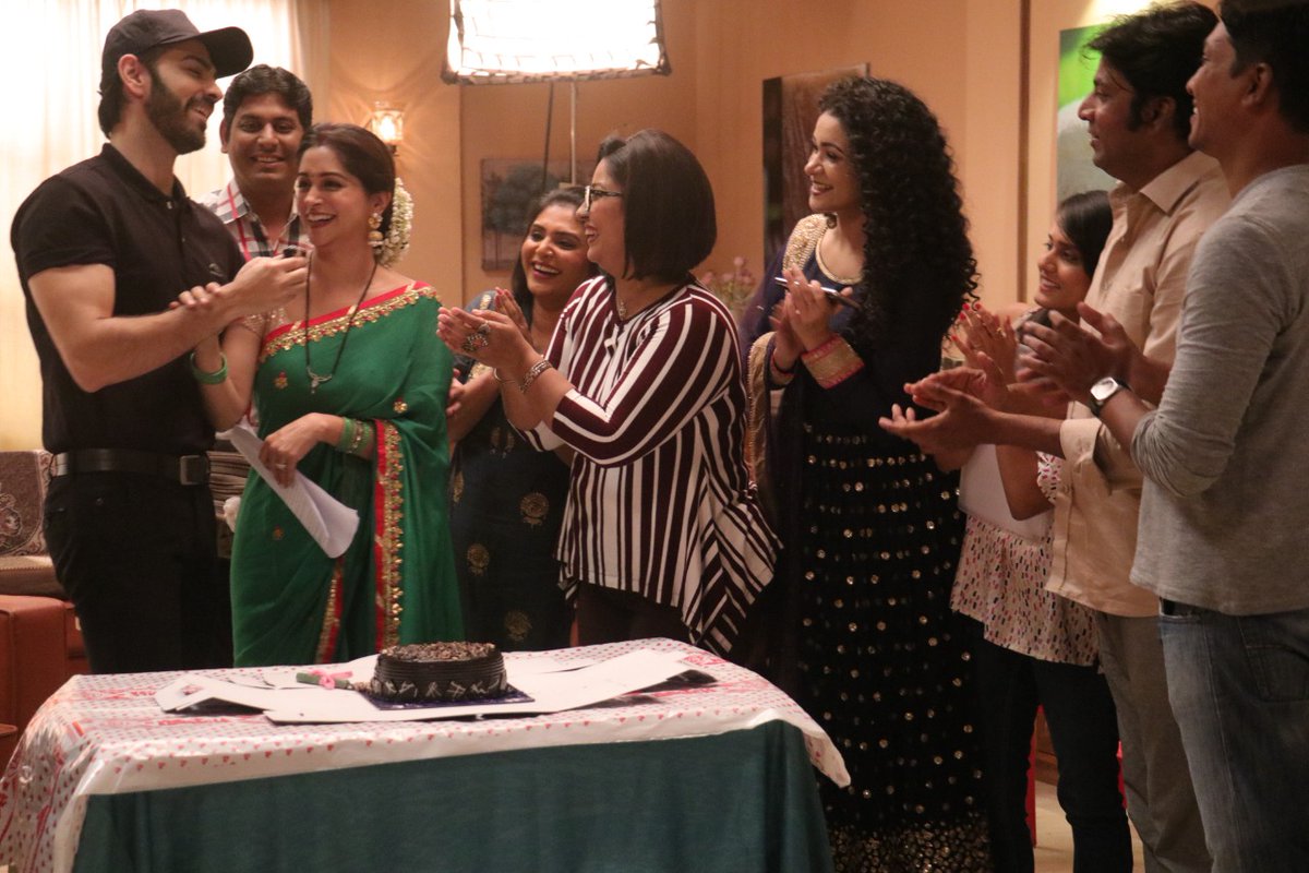 Ronakshi X cakes  @StarPlus @disneyplus  @karanvgrover22  @ms_dipika   #Ronakshi6MonthMrg