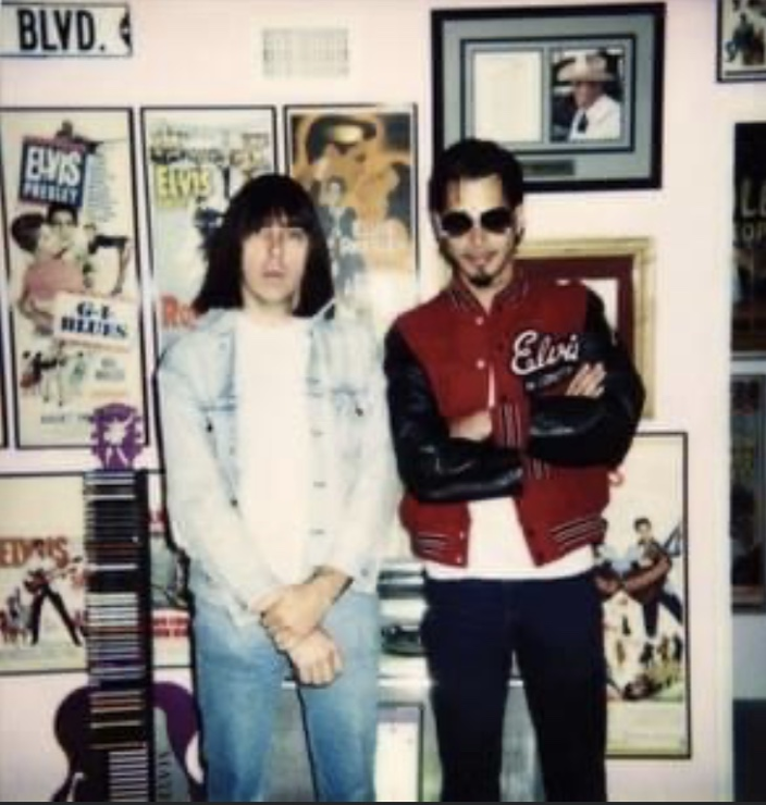 Today we remember @chriscornell, guitarist and vocalist for the bands @soundgarden and @Audioslave. 

Chris was a good pal to Johnny & @lindaramone and a big supporter of the Johnny Ramone Army. Rest in peace. #ChrisCornell #RIPChrisCornell #Legend