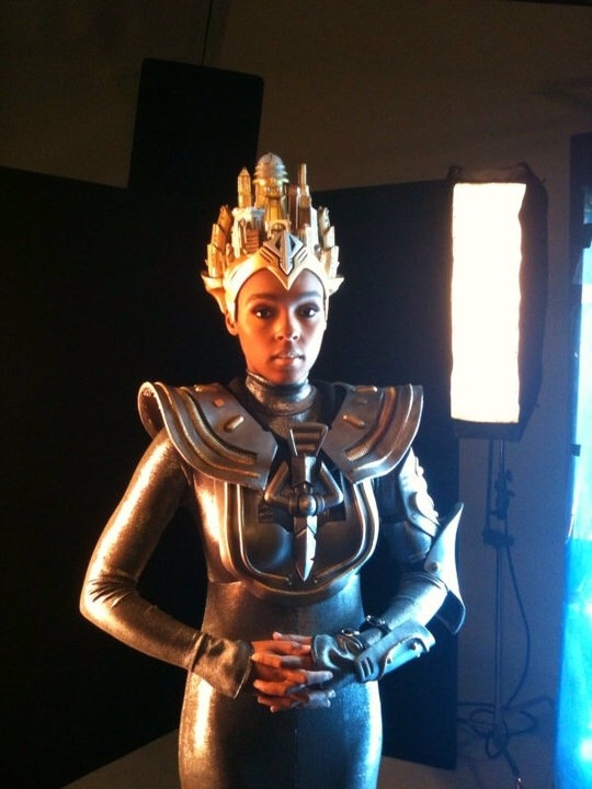 beyondbinary91's tweet image. Tis' #MonáeCrushMonday and the 10th Anniversary of #TheArchAndroid, tis' only right to revisit photos from that era. Here is the Goddess looking amazing as always.