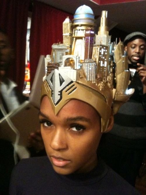 beyondbinary91's tweet image. Tis' #MonáeCrushMonday and the 10th Anniversary of #TheArchAndroid, tis' only right to revisit photos from that era. Here is the Goddess looking amazing as always.