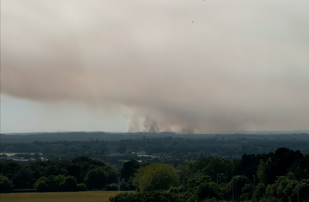lespick1's tweet photo. @dailyechopoole this fire looks huge and devestaing https://t.co/Zp7QkrgCbH