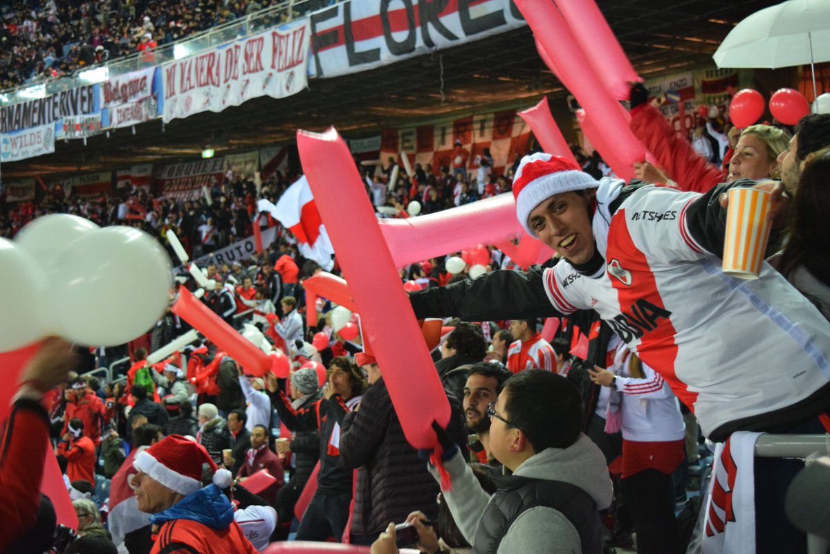maxip87's tweet photo. Me Simpsonisaron con una foto en Japón, viendo a River, cuando el corazón me explotaba de felicidad.
Es el mejor regalo que me hicieron,  lejos 💛 https://t.co/G1vJb6vsx7