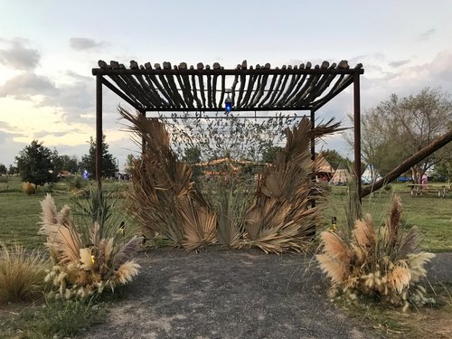 CM_Austin's tweet image. Our next #CMATX talk will be on the theme of NATURE with Valerie Wolf, the founder of Davy Gray, a floral and design studio rooted in East Austin. Join us virtually this Friday 5/22. Registration opens at 11:00 today: creativemornings.com/talks/valerie-… #CMnature #CMgoesvirtual