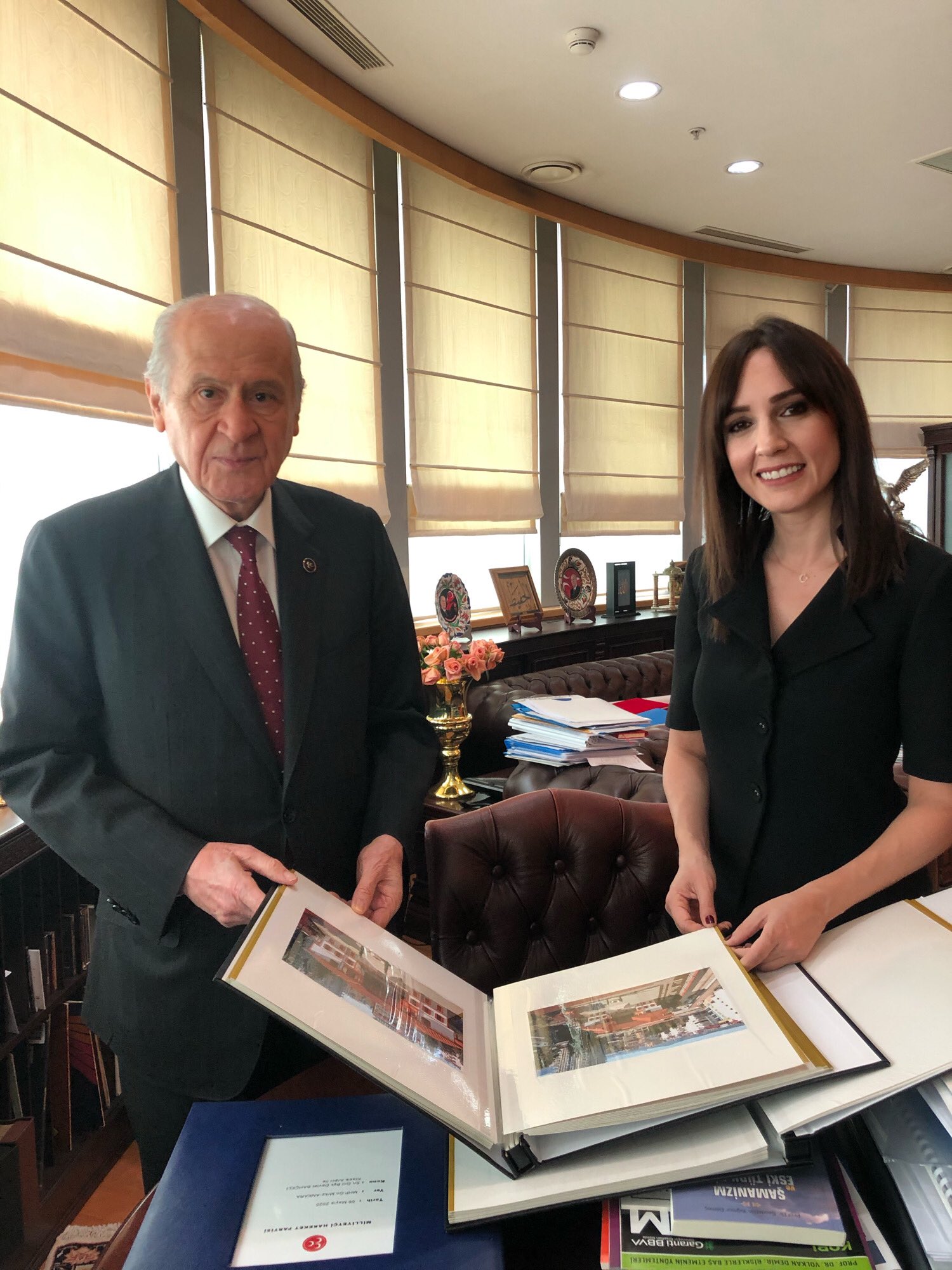 Nazlı Çelik on X: "MHP Lideri Devlet Bahçeli ile korona günlerinde Genel  Merkez'deki makamında bir araya geldik. Memleket masasından, erken seçim  ihtimaline, yeni kurulan partilere kadar bir çok konuda çarpıcı  açıklamalarda bulundu.