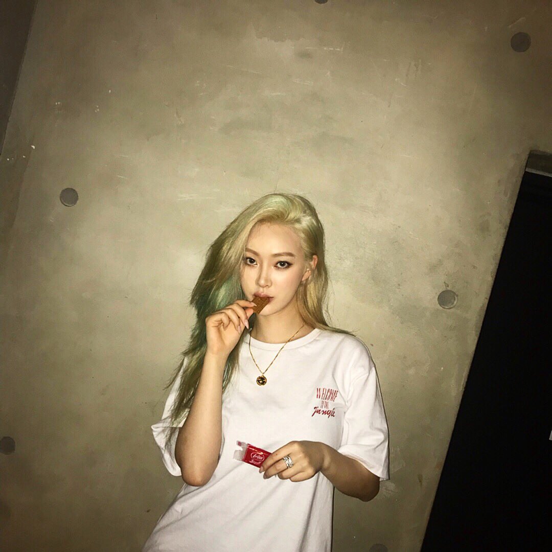 SAAYworld's tweet photo. i wanna dye my hairrrrrrr 💫💫💫
any color suggestions? https://t.co/S2Vc7CW8RG