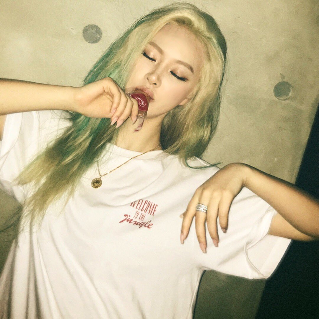 SAAYworld's tweet photo. i wanna dye my hairrrrrrr 💫💫💫
any color suggestions? https://t.co/S2Vc7CW8RG