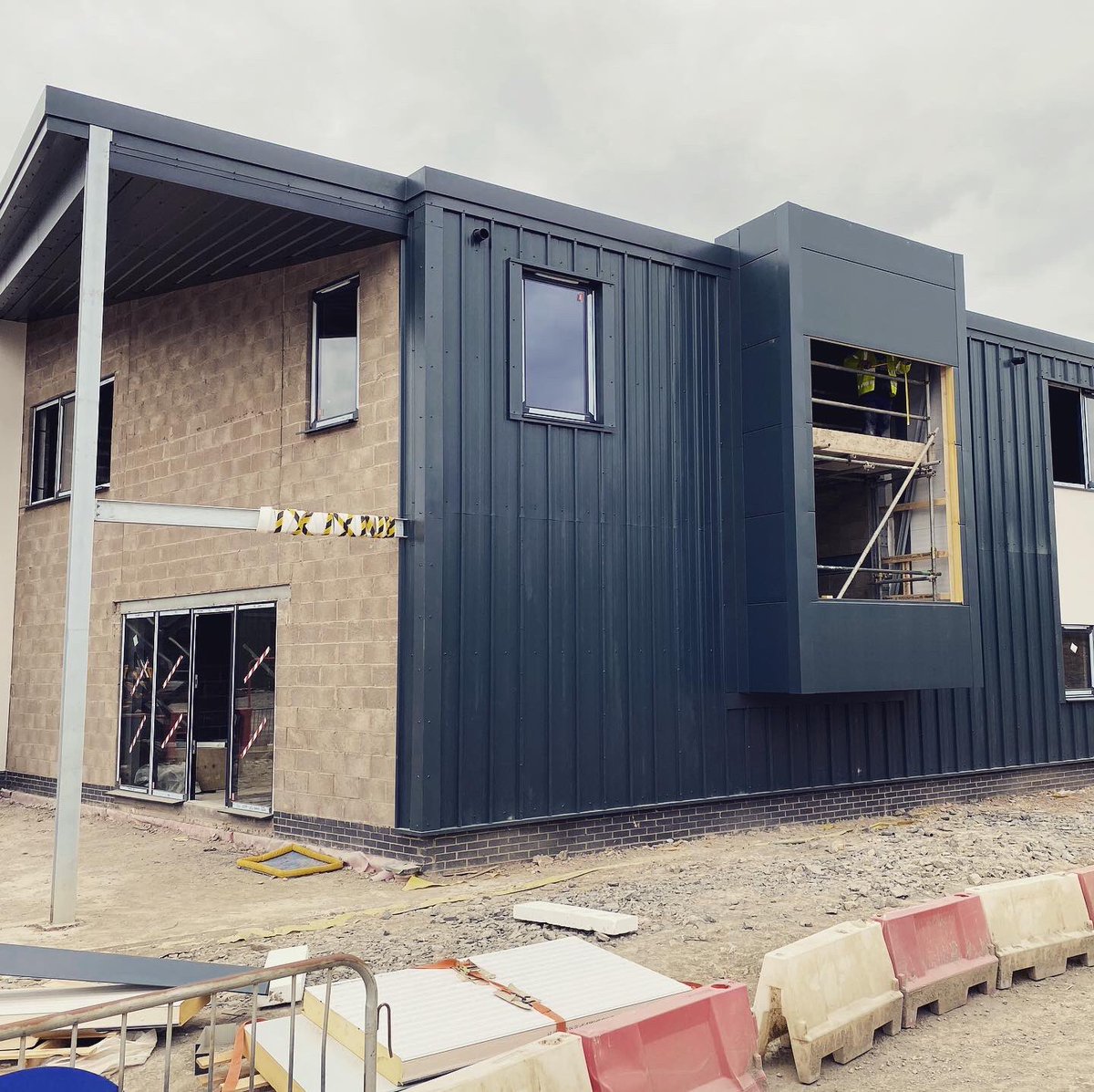 johnmccalls's tweet photo. Great to see progress being made, with safety precautions, on the Williamsgate Industrial and Office buildings
.
.
.
#Architecture #Construction #Constructionprogress #industrialbuildings #officeblock #constructionphoto https://t.co/tj6RIXzoIW