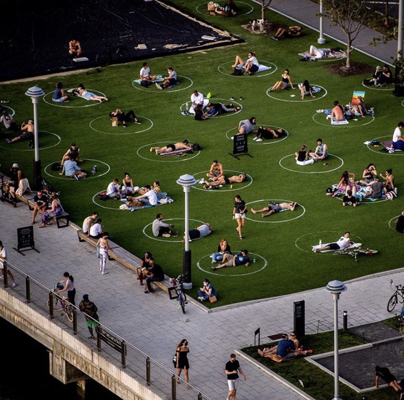 joostbastmeijer's tweet photo. Fraaie foto van fotojournalist Hilary Swift: in Brooklyn’s Domino Park in New York genieten mensen van de zon in social distancing-cirkeltjes. V/ @hlswift_: https://t.co/gElt5SXOjO https://t.co/reXqrTxlMi