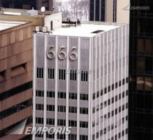 La combinación de las variables "666+masonería" arroja una infinidad de resultados. Muchismos.Como por ejemplo Los Picapiedra, o también ese rascacielos del complejo Rockefeller Center, en plena Quinta Avenida, coronado por su nº postal: ¡el flamante y cabalístico 666!