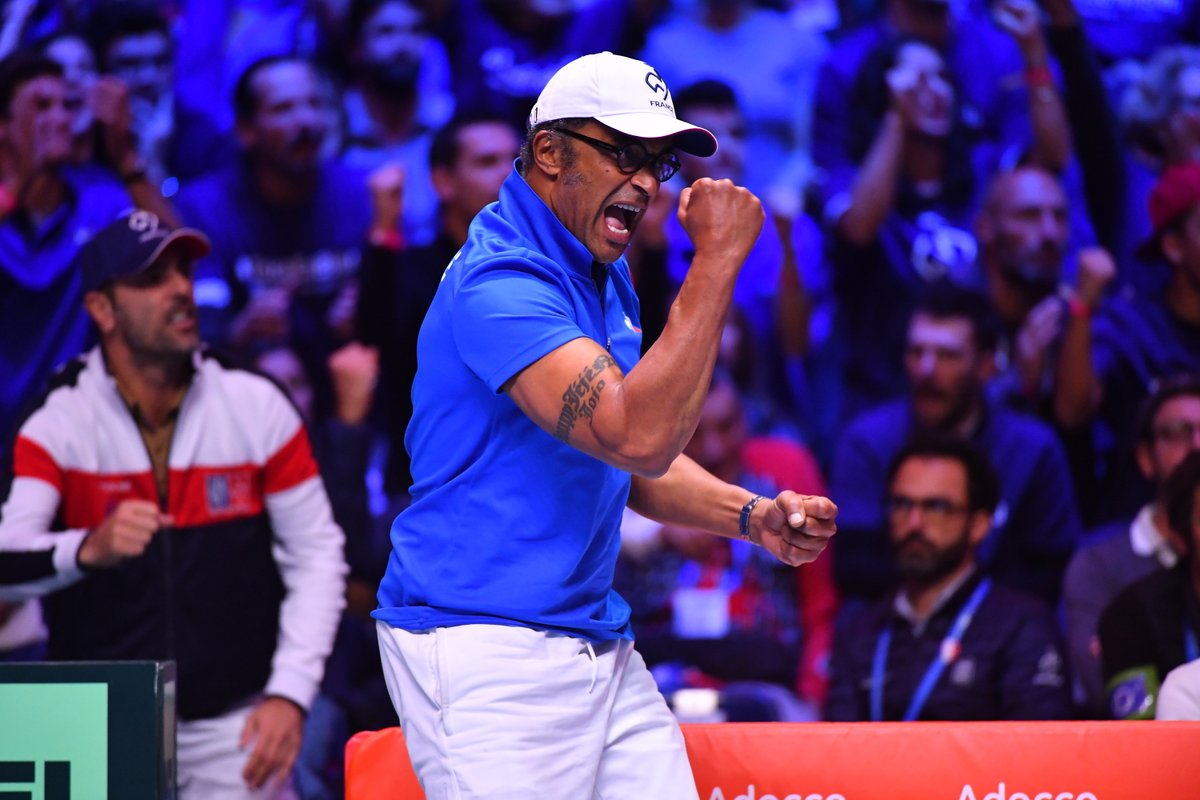 FFTennis's tweet photo. Un joueur et un capitaine d'exception.

Joyeux anniversaire à @NoahYannick, qui fête aujourd'hui ses 60 ans ! 🎂🎉 https://t.co/2WTOyT2zJy