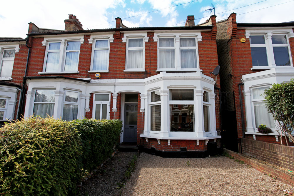 TheydonProperty's tweet photo. To Rent 🏡 Beautifully presented large two bedroom ground floor flat with own rear garden, located within the popular Upper Leytonstone area: More info 👇
https://t.co/dLihpf3aDj #leytonstone #property https://t.co/kdPo0k7u3o