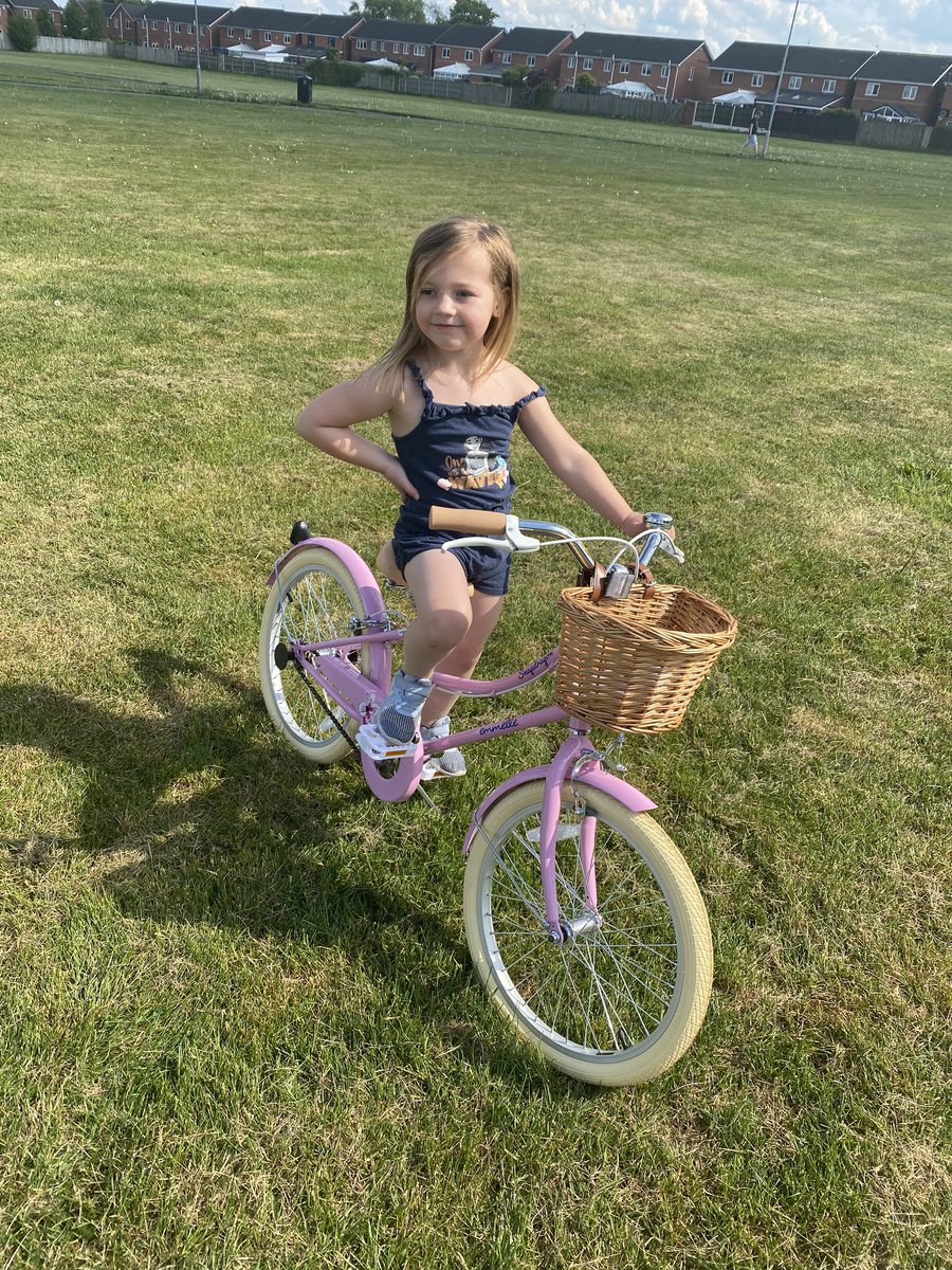 KimValentine92's tweet photo. Phoebe has learnt to ride her bike without stabilisers @mrsbaileystmary could you show her friends on the videos you make x https://t.co/xUCBgMIsys