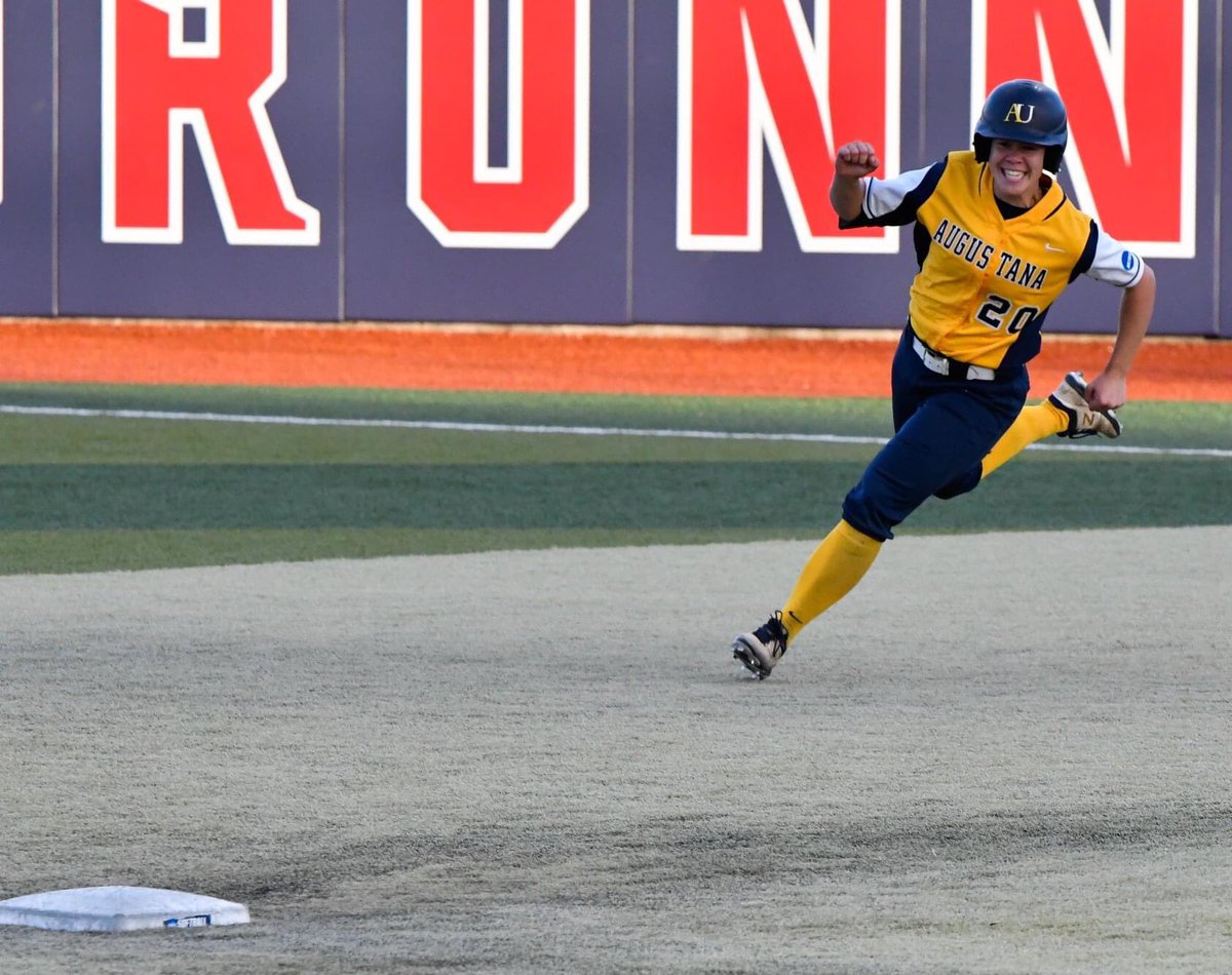 AugieSoftball's tweet photo. Can’t wait to put a #SeniorSpotlight on our final senior, @KendallCornick 🥎 

#CarryTheChip | #BuildingChampions https://t.co/PQQSEpOrIL