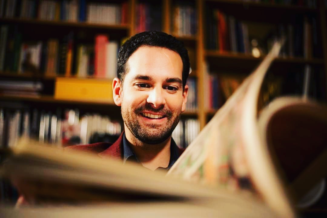 "Dans chaque enfant il y a un #artiste. Le problème est de savoir comment rester un artiste en grandissant". Pablo Picasso 
#livre #mentalisme #mentaliste #lecture #magic #book #illusionnisme #magie #illusion #reading #illusionniste #library #creativeMonday #MondayInspiration