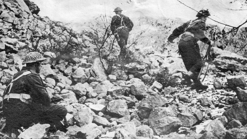 Poland's tweet photo. #OTD in 1944, after fierce fighting, the German-occupied Benedictine abbey atop #MonteCassino was captured by #2PolishCorps commanded by the legendary General Władysław #Anders.

Emil Czech, 🇵🇱  bugler, announced the Allied victory by playing "hejnał", or St. Mary's trumpet call. https://t.co/NKwiQGYYhx