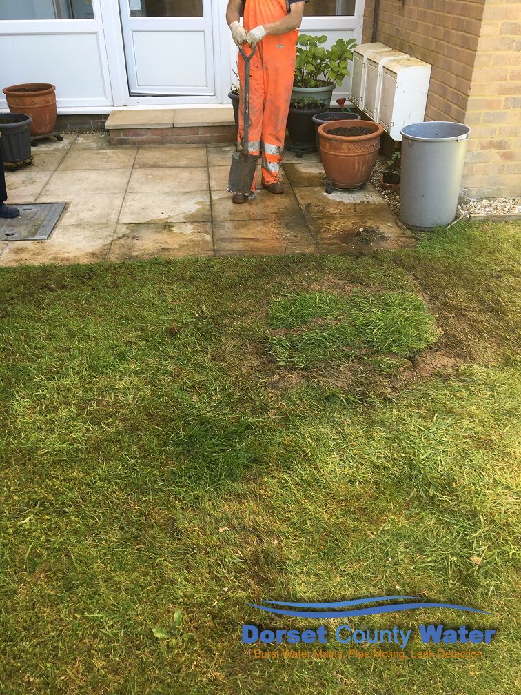 RescueRodGroup's tweet photo. Water main repair in Christchurch this morning. #dorsetcountywater #rescuerod #drainrepair #watermain #watermainrepair #poole #christchurch #dorset #bournemouth #southwest #happycustomer https://t.co/8kb28Qu1Kf