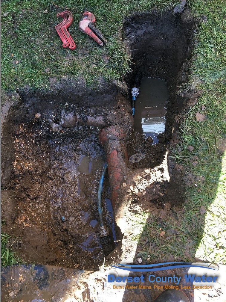 RescueRodGroup's tweet photo. Water main repair in Christchurch this morning. #dorsetcountywater #rescuerod #drainrepair #watermain #watermainrepair #poole #christchurch #dorset #bournemouth #southwest #happycustomer https://t.co/8kb28Qu1Kf