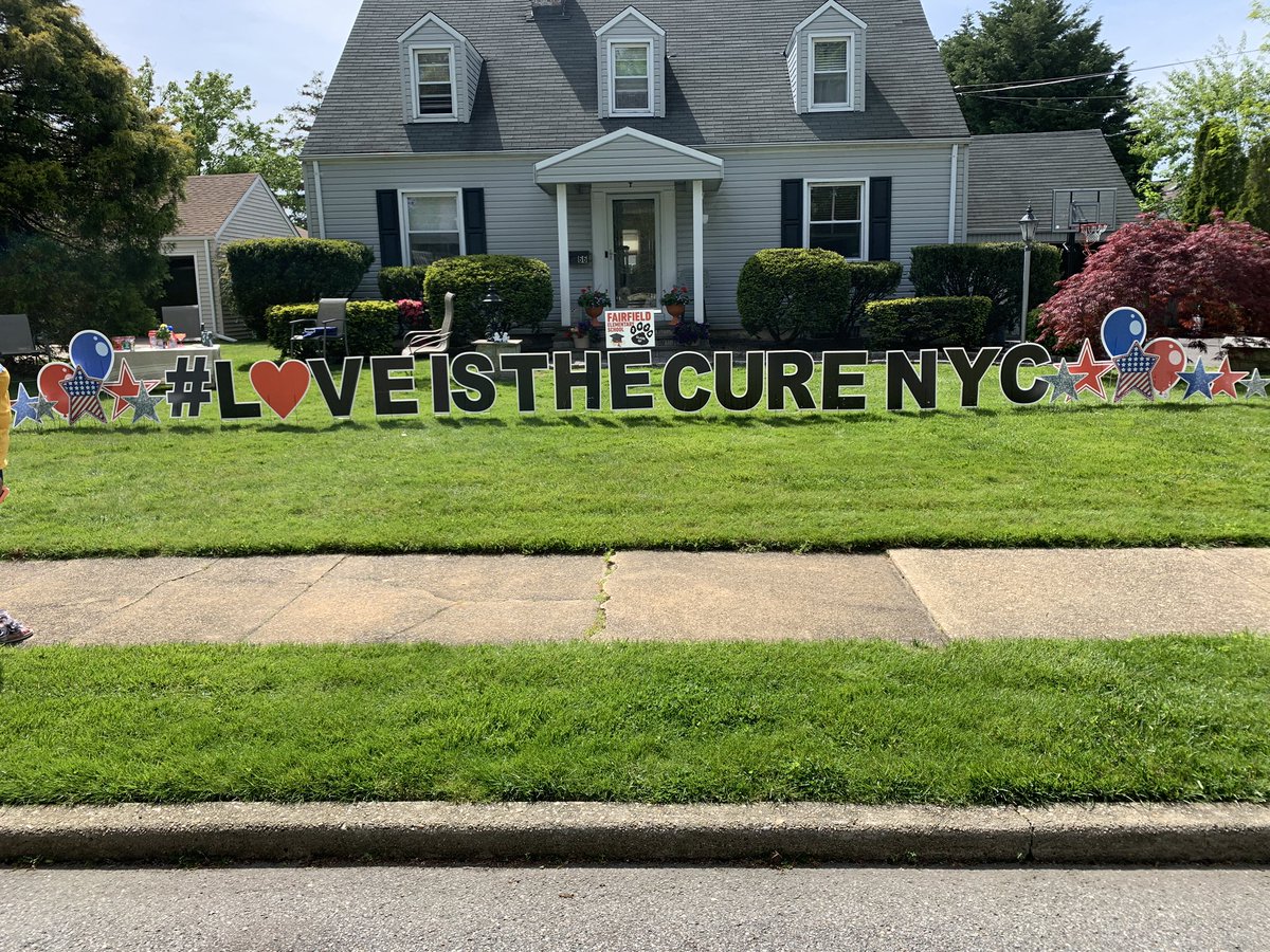 During this pandemic our school started a campaign #LOVEistheCureNYC to spread kindness and love. <a href="/Ps280Q/">PS280Q</a> teacher <a href="/JenniferEyeduk8/">Jennifer stalzer</a> surprised us in such a memorable way! 💗👏🏼<a href="/nycdistrict30/">District 30</a> @HodaAndJenna <a href="/Dromm25/">Daniel Dromm</a> <a href="/CatalinaCruzNY/">Catalina Cruz, Esq.</a> <a href="/Chalkbeat/">Chalkbeat</a> <a href="/DOEChancellor/">Chancellor Melissa Aviles-Ramos</a> #Grateful4You