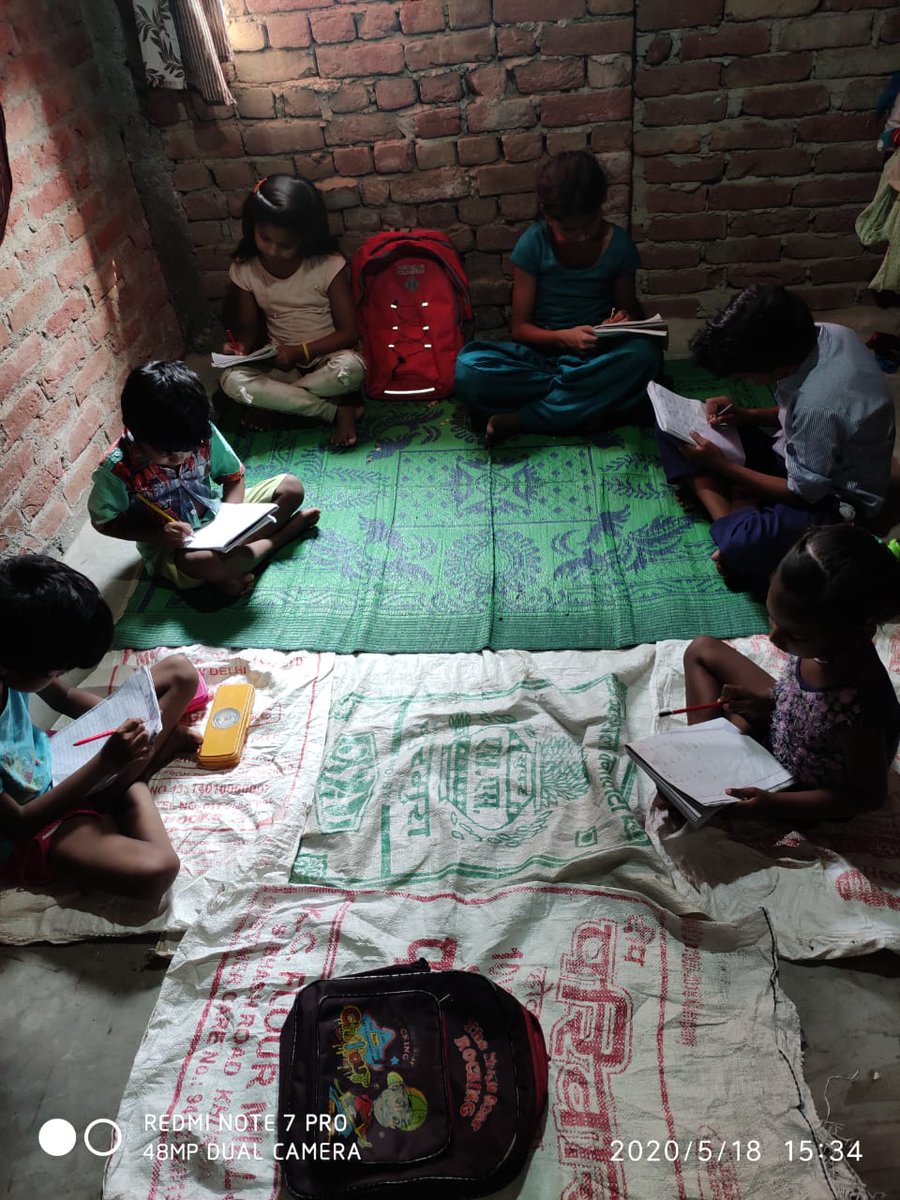deo_ngo's tweet photo. हमारी युवा ज्योति द्वारा पढ़ाए जा रहे बच्चों की तस्वीरें, हमारे युवाओं द्वारा प्रत्येक स्थानों पर निशुल्क शिक्षा प्रदान की जाती ���ै! हम जहां कार्य कर रहे हैं:- 1- नोएडा
2- ग्रेटर नोएडा कुलेसरा, 3- गाजियाबाद 4-मुरादनगर! #education #Eachoneteachone #Deoindia #Deongo https://t.co/Z51imRGk3Y