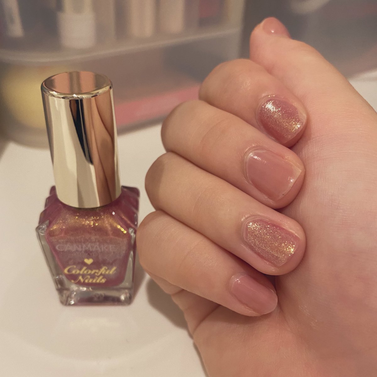 剥がれかけのネイルにキャンメイクの偏光ネイルしたらムーンプリズムパワーがメイクアップしてしまった🌙 