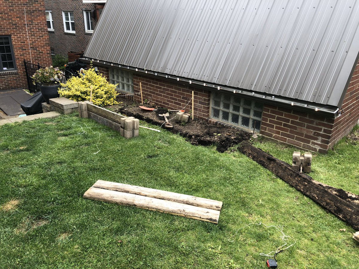 LGin412's tweet photo. 10:30AM I had an idea ... 💭
11:30AM I had the garden bed and rotted wood ripped out ⚒
1:00PM Run to HD for some treated lumber 😷
4:30PM I was pouring 300lbs of sand into the boy’s new sandbox 🏖
#DadLife #MakerDad #UpCycle https://t.co/oVccHs49Lw