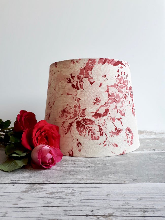 homegirllondon's tweet image. Faded Roses Lampshade from Etsy UK affiliate partner
homegirllondon.com/pretty-rose-pr…
#roseprint #rosepattern #floral #lampshade #vintagebedroomideas #shabbychicinteriors
@EtsyUK