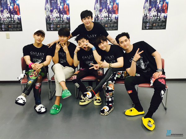 jh_yun_sj83's tweet photo. GALAXYが一番好き💛
来年の今頃は、ジュノちゃんが戻って来て
６人の２PMが見れるんだよね✨
#2PM_JapanDebut_9th_Anniversary https://t.co/tDrwUmwiej