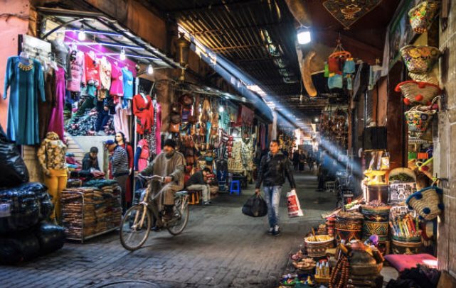 MarrocanT's tweet photo. MARCHÉ MAROCAIN (SOUQ) 🇲🇦🤩 https://t.co/wwrOKwgR0Z