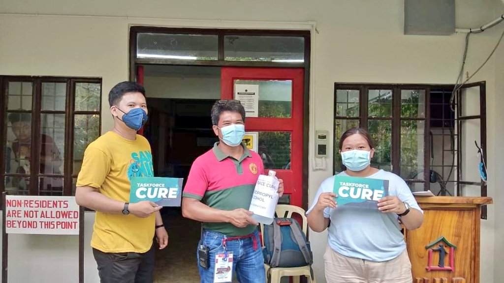 stpbuplb's tweet photo. Kasabay ng ating kampanya para sa pagpapanatili ng kalinisan sa panahon ng pandemya, nakapagbigay tayo ng 100mL bottles ng 70% isopropyl alcohol sa iba't ibang dormitories sa loob ng ating unibersidad.
#TaskForceCURE #COVID19Relief https://t.co/fXzc4Ozr9P