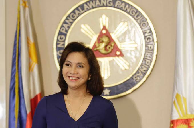 ulybog's tweet image. COVID-19 Pandemic response - who did it better. 

Like for Duterte
Retweet for Robredo