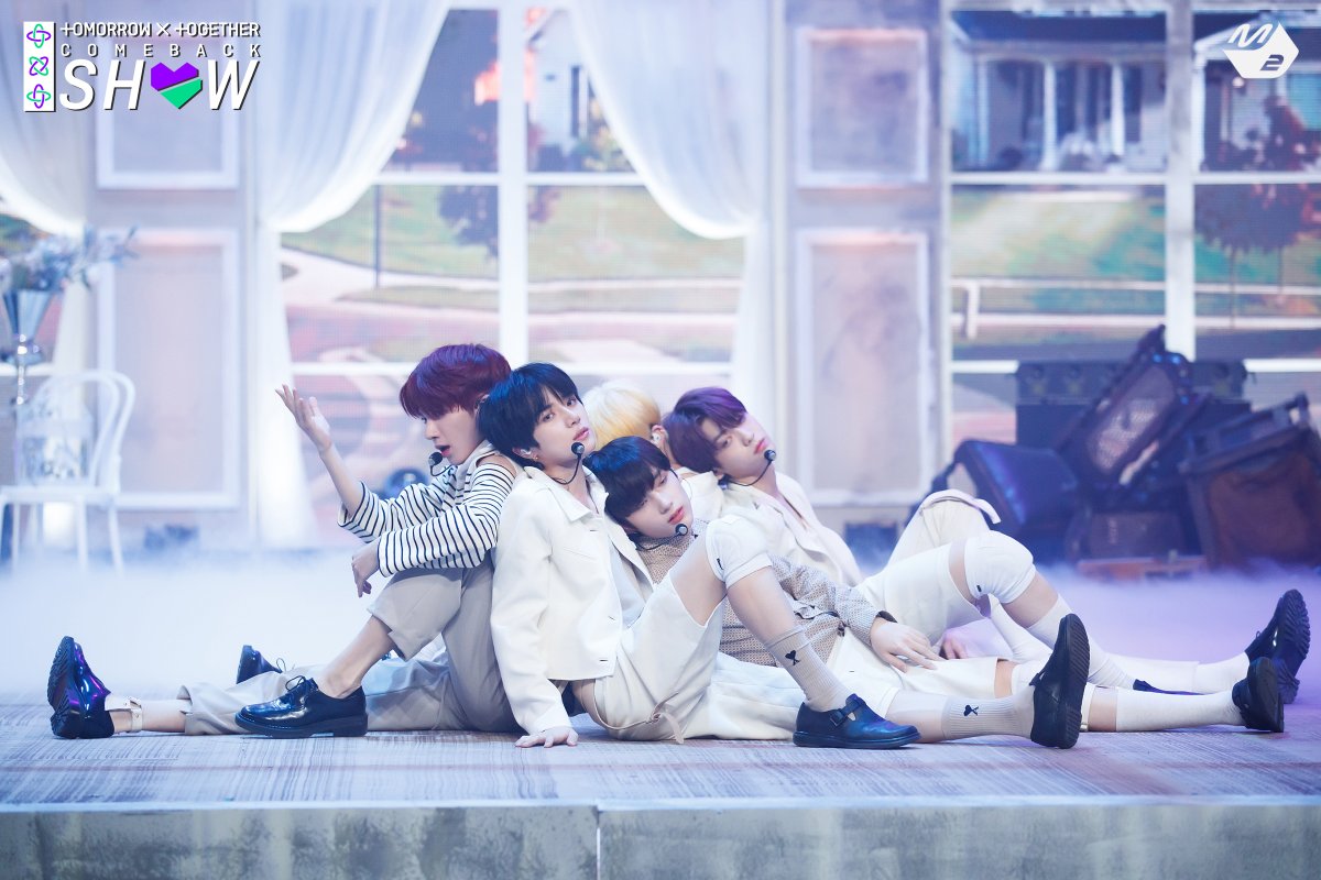 M2MPD's tweet photo. #투모로우바이투게더 컴백쇼 풀버전이 오늘 밤 업로드 될 예정입니다 MOA 여러분 조금만 기다려 주세요🤙 Full version will be unveiled on today. Please stay tuned #TXT #TOMORROW_X_TOGETHER @TXT_bighit https://t.co/IuJkxH5Ohb