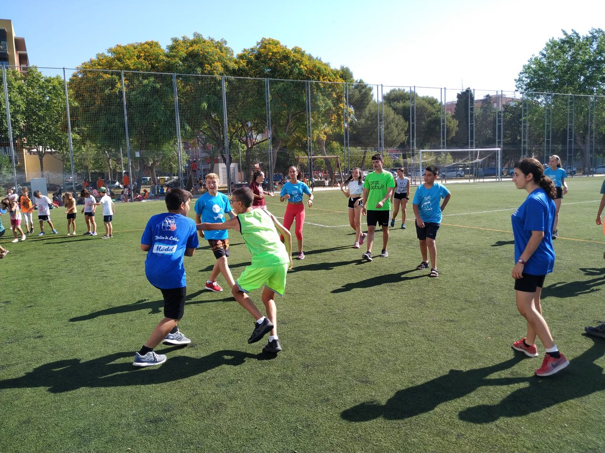 voleiprat's tweet photo. Aquest estiu volem tornar a passar-ho bé al nostre Casal 😁
.
I estem treballant per fer-ho respectant les mesures sanitàries i de seguretat 👌
.
Aquest estiu #festeviking 💙
.
+ info pròximament https://t.co/JcFV1BjeFI