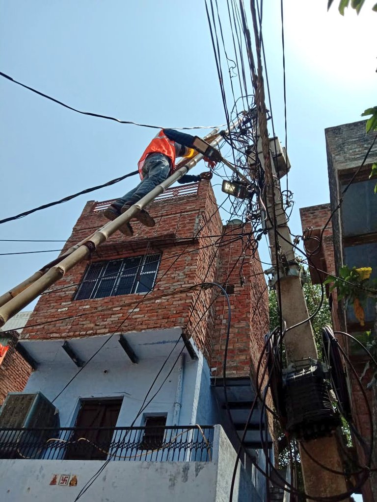 Abhimj016's tweet photo. Maintenance work in progress today in Mirzapur Nagar Palika @NPPMirzapur @yogeshrai56 @Avadeshmaurya1 @ANUJKUM71006026 @anuadbst
#EESL_SLNP
#ujalaprakashpathka https://t.co/7wgukp2Wu7