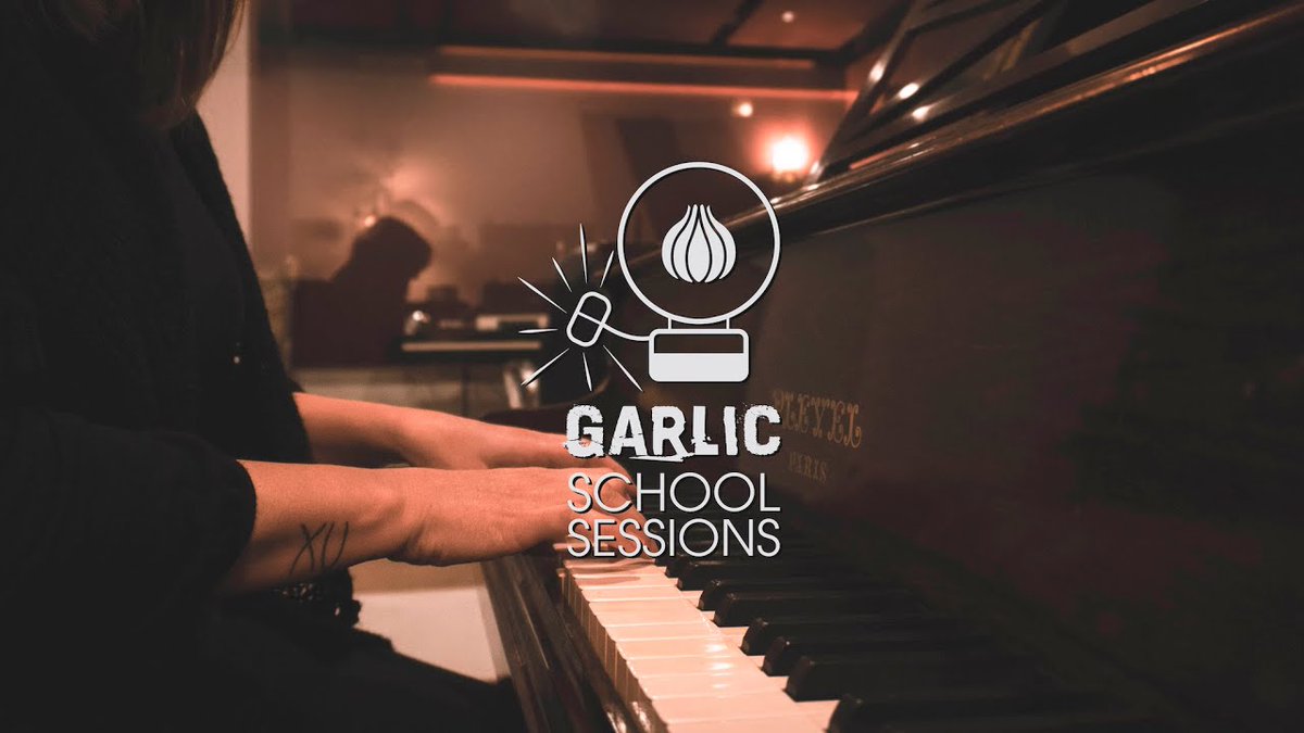 Gana una grabación profesional de tu single con <a href="/GarlicRecords/">Garlic Records</a> 🎶🎛 Participa aquí - rookiebox.com/talents/37/
Entérate de que son las #SchoolSessions aquí - bit.ly/3g1JmMM