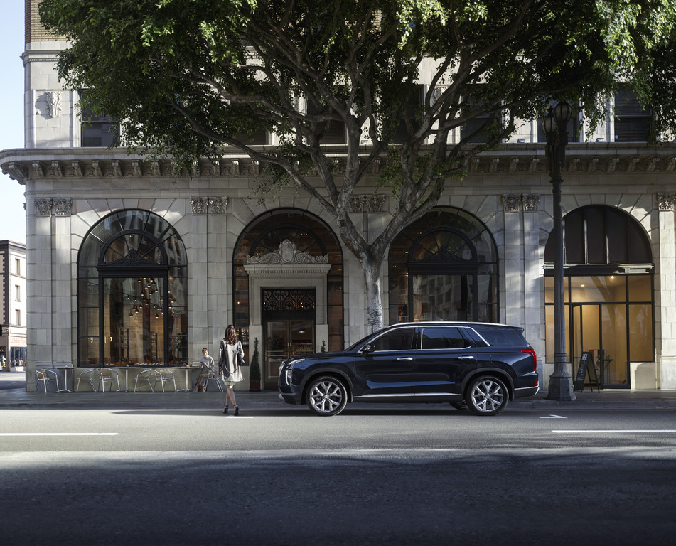 Hyundai_Global's tweet photo. The packaging of the technology features along with luxury items like the navigation, audio system, and smooth ride quality makes owning the new #Palisade an enjoyable experience. ​

#Hyundai #Palisade2020 #SUV https://t.co/Uo0NrzX6ZM