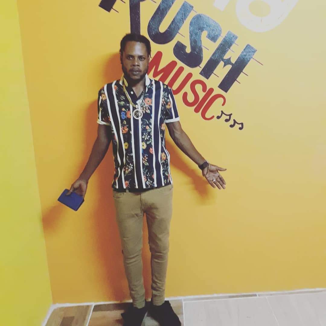j_muzikk's tweet photo. At gold rush music studio 💥💥🌍👏 https://t.co/wAKXgOEF6s