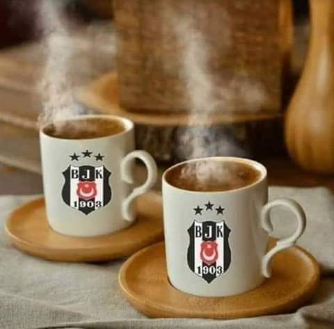 Canlar kahveme kim eşlik etmek ister😊