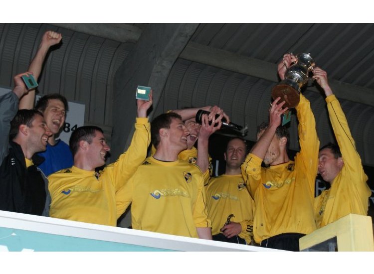 goldhillfc's tweet photo. On this day in 2⃣0⃣1⃣0⃣: victory in the CCFL Cup Final at Adams Park - Hazlemere Crusaders 0 Gold Hill 3 🟡⚽️🏆
https://t.co/EPOYAIz7Yw
https://t.co/xmSxHPqwmx https://t.co/TyJE9sfvc7