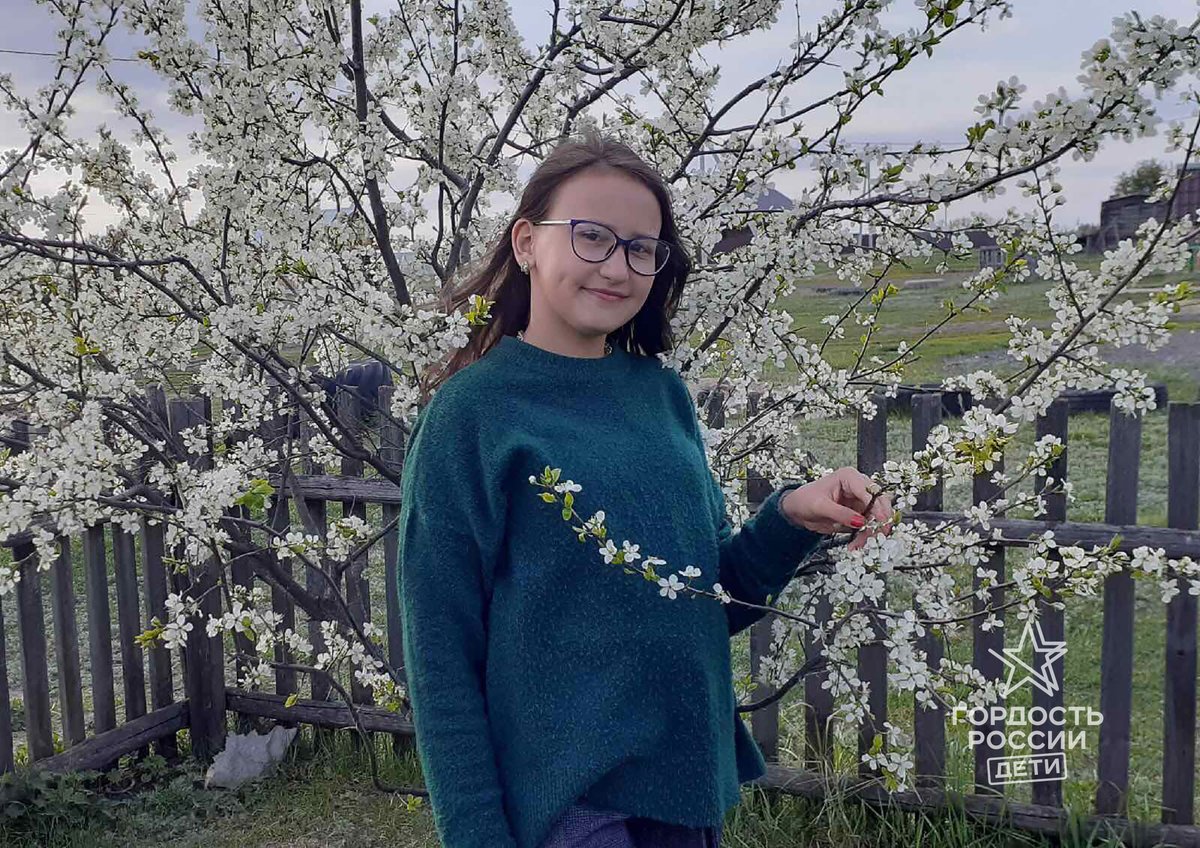 PrideRussia's tweet photo. Школьница из Ульяновска Диана Кадышева помогает детям с ограниченными возможностями и в режиме самоизоляции запустила авторский проект «Мост радуги», чтобы дети занимались творчеством, находясь дома https://t.co/egCi2hjs9x #ДетиГордостьРоссии https://t.co/u9DIuCClmn