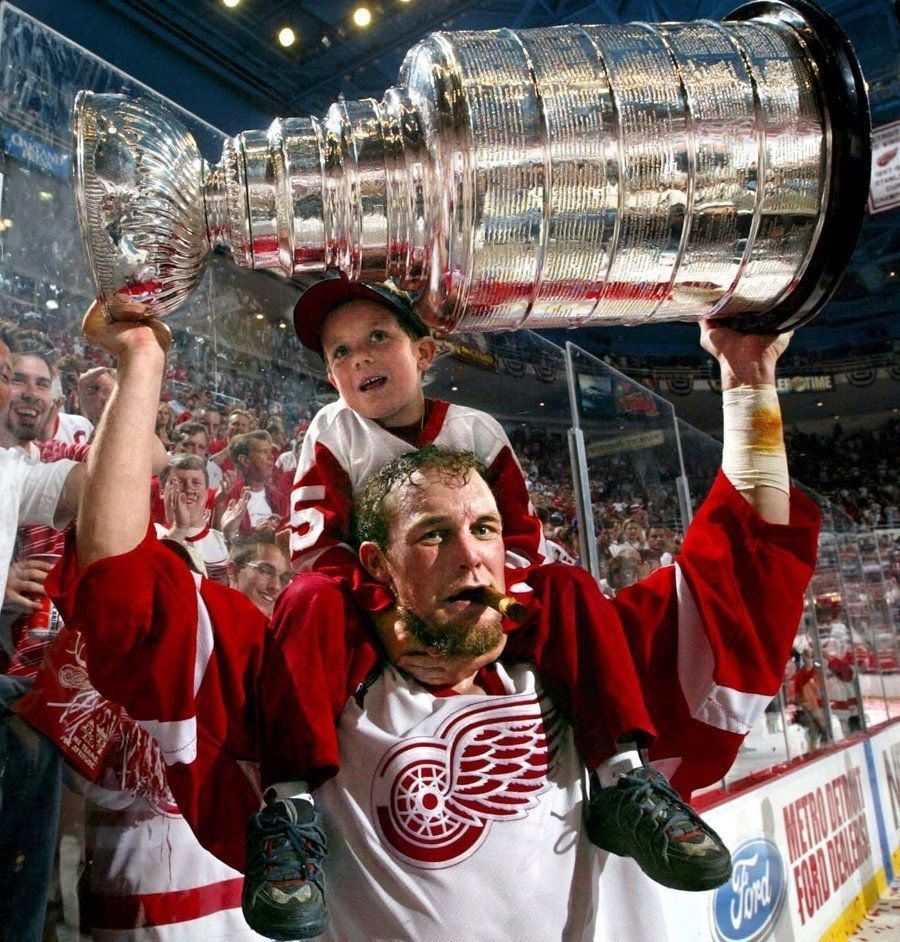 WingSaucePod's tweet image. We had former @DetroitRedWings and 4x Stanley Cup winner Darren McCarty on the @WingSaucePod this week. He had some incredible stories so be sure to check it out now! @GrindTimeDMac25 #DetroitRedWings #NHL