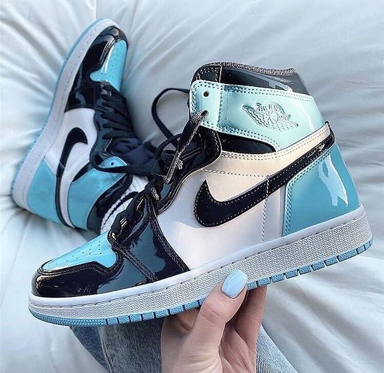INTERIORPORN1's tweet photo. 👟 AIR JORDAN 1 GIVEAWAY 👟

We are organising a giveaway for you to win Air Jordan 1’s!

To enter you have to:

👟 Retweet this tweet
👟 Follow https://t.co/xxWW8mcwIb
👟 DM your shoe size on Instagram

WINNERS WILL BE ANNOUNCED ON SUNDAY. GOODLUCK 🖤 https://t.co/gyclmikSYQ